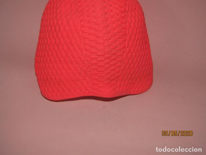 Coleccionismo deportivo: Descatalogado Gorro de Ba&ntilde;o en Goma de LA WALKIRIA - Foto 3
