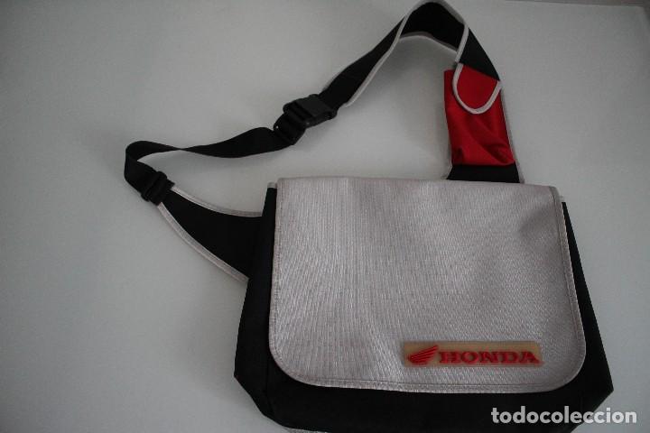 Coleccionismo deportivo: BOLSA DE VIAJE 50 CENT&Iacute;METROS HONDA - Foto 1
