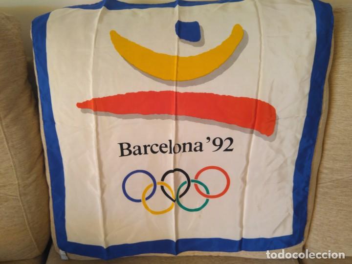 Coleccionismo deportivo: PA&Ntilde;UELO SEDA OFICIAL OLIMPIADAS BARCELONA 92 - Foto 1