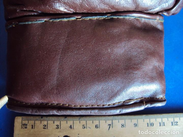Coleccionismo deportivo: (F-201067)ANTIGUOS GUANTES DE BOXEO PIEL - Foto 3