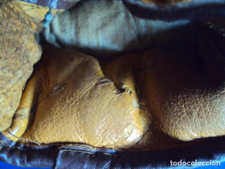 Coleccionismo deportivo: (F-201067)ANTIGUOS GUANTES DE BOXEO PIEL - Foto 6
