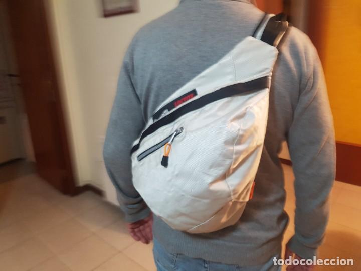 Coleccionismo deportivo: Bandolera al hombro McLaren West - Foto 1