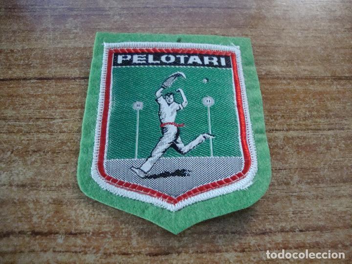Coleccionismo deportivo: PARCHE BORDADO ESCUDO PELOTARI - Foto 1