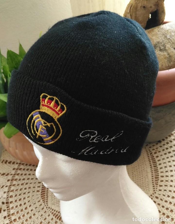 Coleccionismo deportivo: Gorro / Gorra Real Madrid - Lana 100% acr&iacute;lico - Foto 4