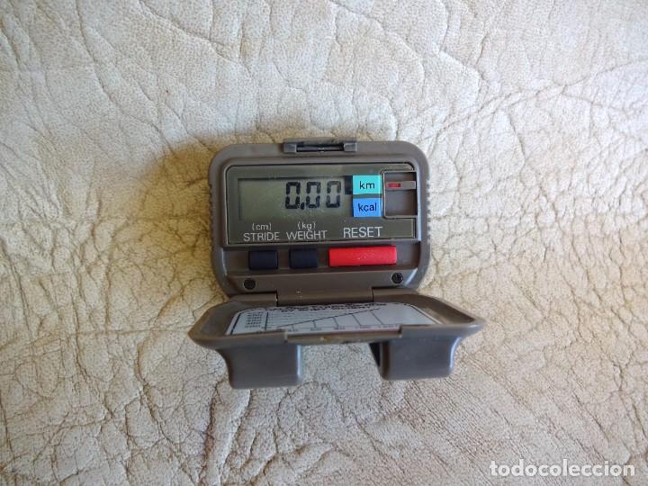 Coleccionismo deportivo: antiguo podometro yamasa walkman funcionando - Foto 2