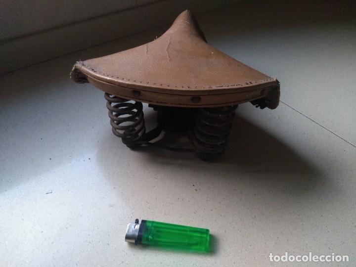 Coleccionismo deportivo: Antiguo sillin de muelles de bicicleta - Foto 2