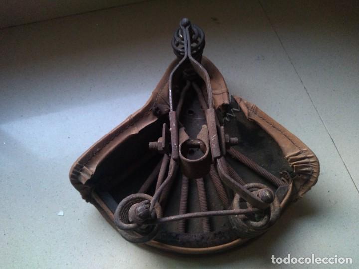 Coleccionismo deportivo: Antiguo sillin de muelles de bicicleta - Foto 4