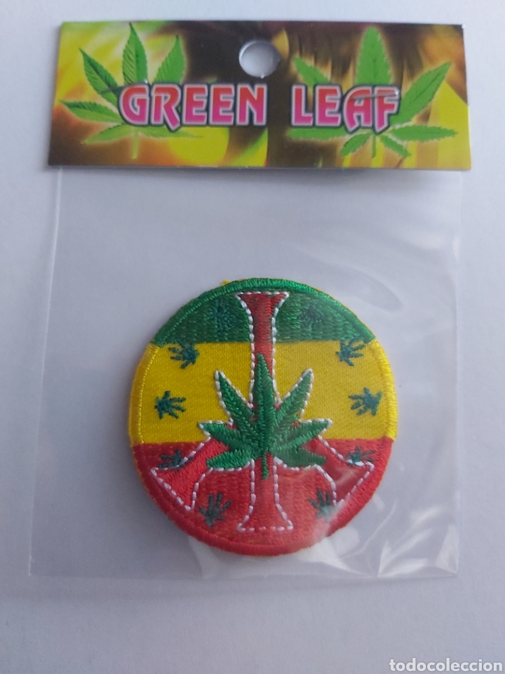 Coleccionismo deportivo: PARCHE MOTERO REDONDO CON MARIHUANA - Foto 1