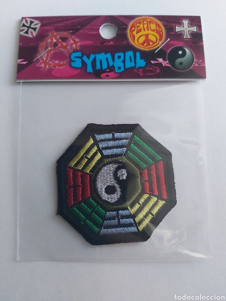 Coleccionismo deportivo: PARCHE MOTERO YIN YANG MULTICOLOR - Foto 1