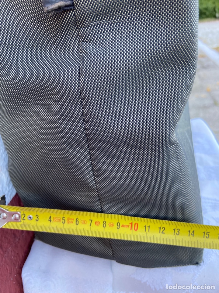 Coleccionismo deportivo: F-C Bolsa:Equipaje de Aventurero. Impermeable y cuero - Foto 3