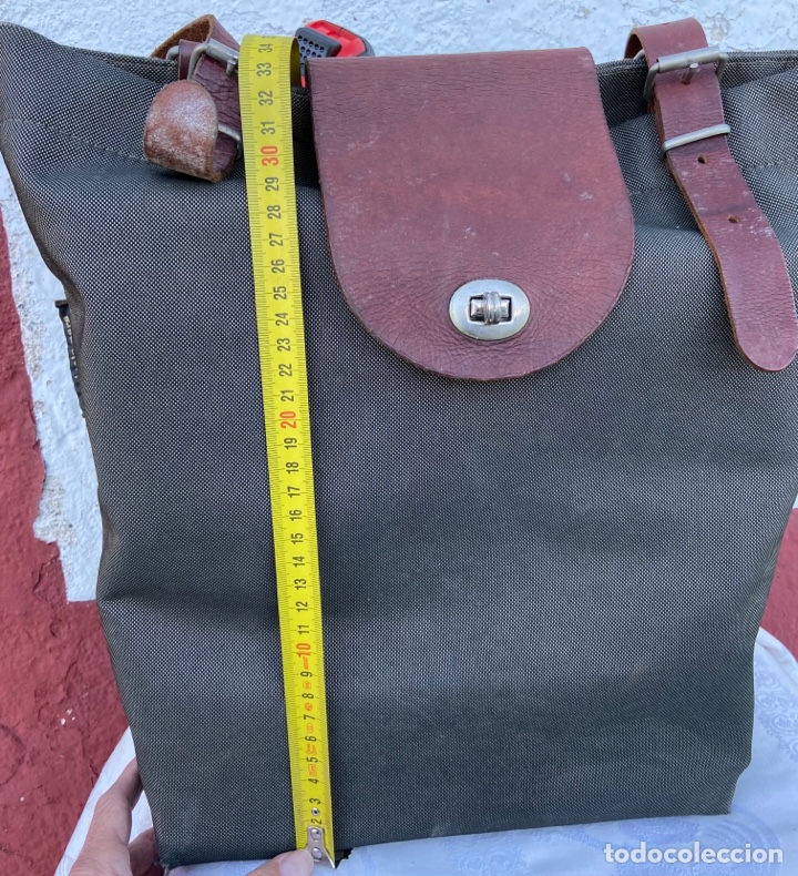 Coleccionismo deportivo: F-C Bolsa:Equipaje de Aventurero. Impermeable y cuero - Foto 1