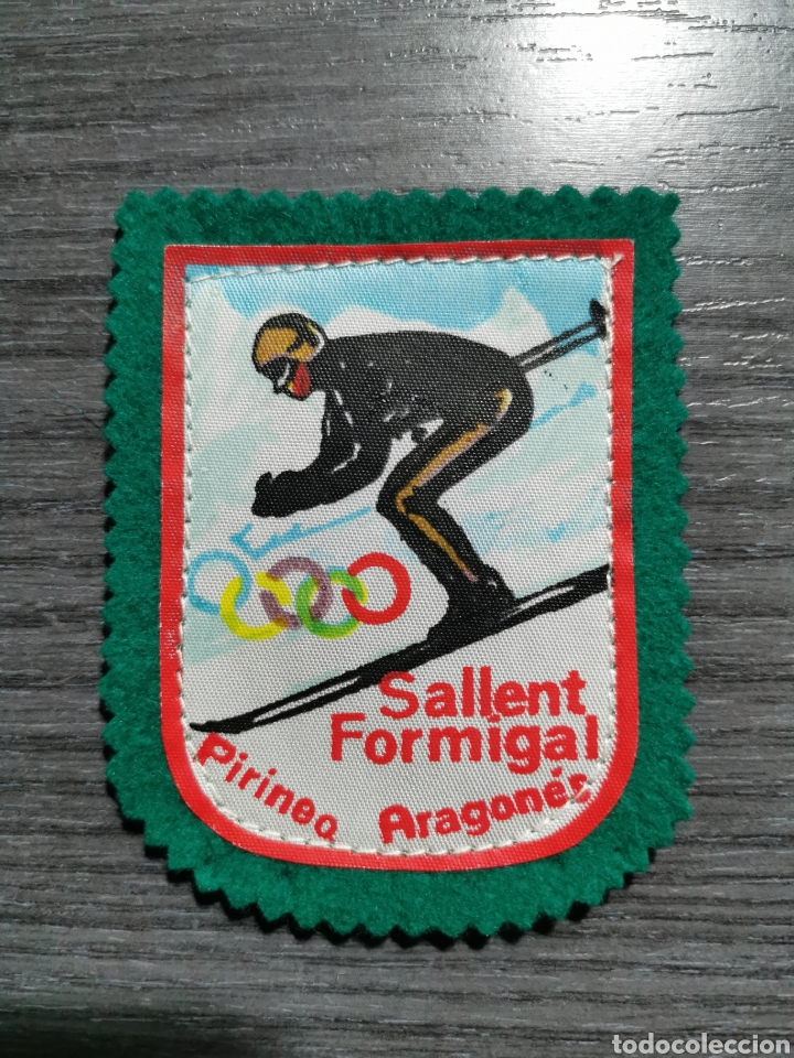 Coleccionismo deportivo: PARCHE SALLENT FORMIGAL ESQU&Iacute;, 8 X 6 CMS - Foto 1