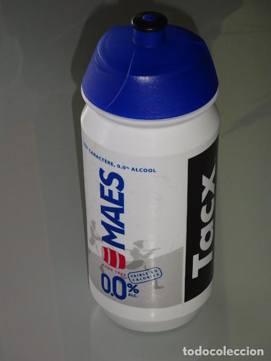 Coleccionismo deportivo: BOTELLA BOTELL&Iacute;N DE CICLISMO. CICLISTA. DECEUNINCK QUICK STEP. CERVEZA MAES. 80GR - Foto 2