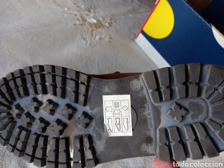 Coleccionismo deportivo: Botas monta&ntilde;a. Talla 39 - Foto 2