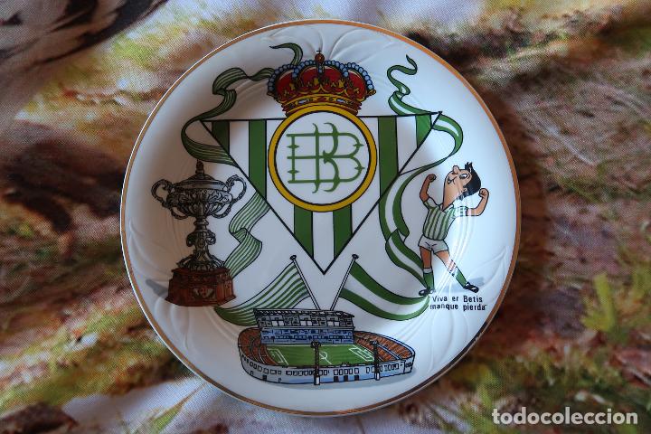 Coleccionismo deportivo: Escudo y plato del Betis - Foto 3
