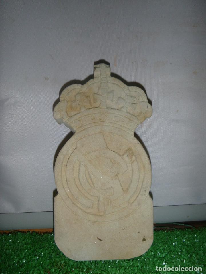 Coleccionismo deportivo: ESCUDO REAL MADRID - Foto 1