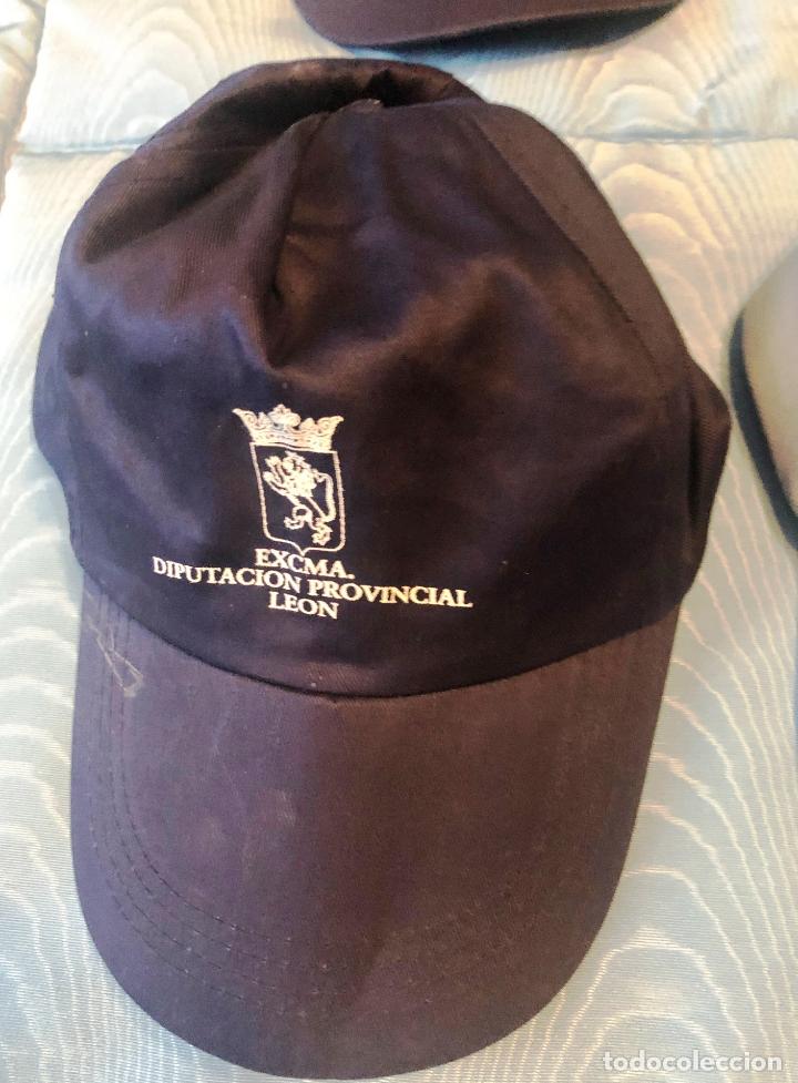 Coleccionismo deportivo: Veinte gorras de diferentes estamentos o empresas. - Foto 22