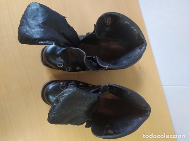 Coleccionismo deportivo: ANTIGUAS BOTAS ALTA MONTA&Ntilde;A VIBRAN. - Foto 2