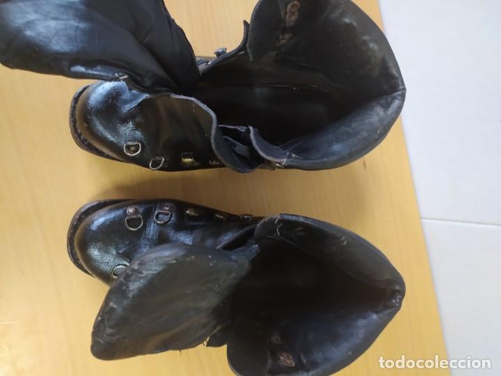 Coleccionismo deportivo: ANTIGUAS BOTAS ALTA MONTA&Ntilde;A VIBRAN. - Foto 5
