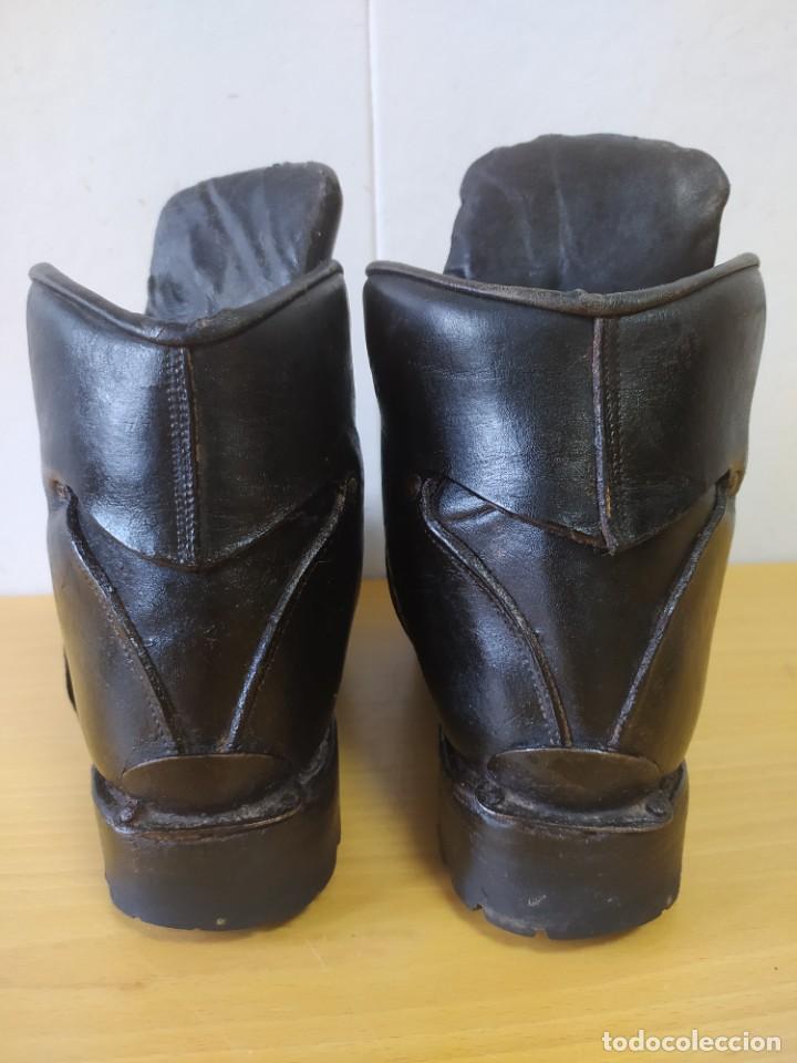 Coleccionismo deportivo: ANTIGUAS BOTAS ALTA MONTA&Ntilde;A VIBRAN. - Foto 8