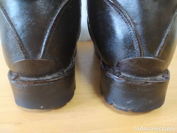 Coleccionismo deportivo: ANTIGUAS BOTAS ALTA MONTA&Ntilde;A VIBRAN. - Foto 9