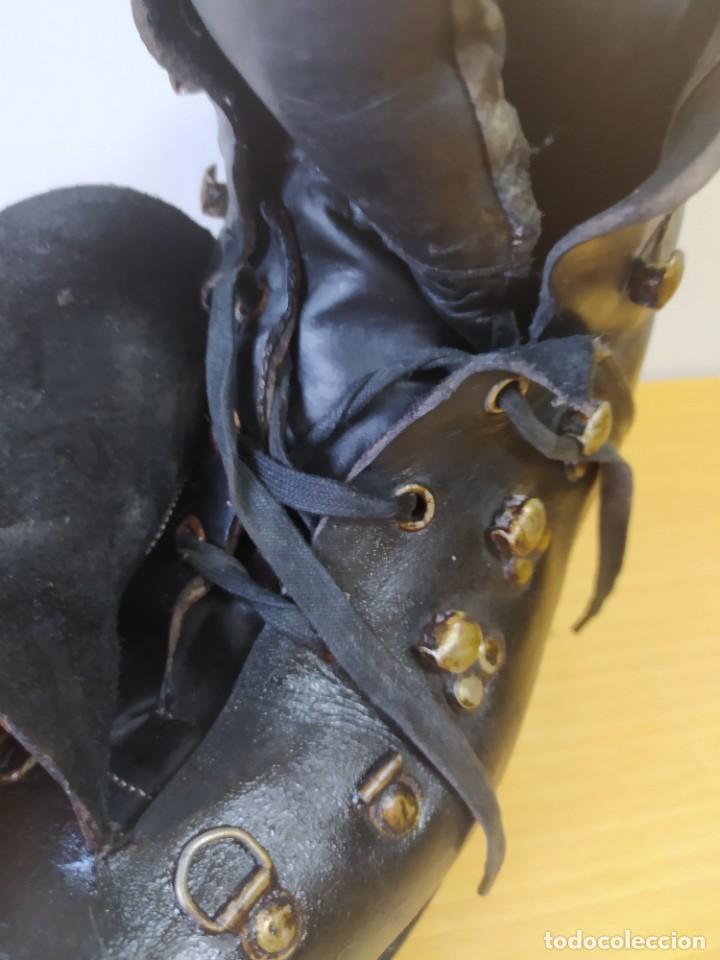Coleccionismo deportivo: ANTIGUAS BOTAS ALTA MONTA&Ntilde;A VIBRAN. - Foto 10
