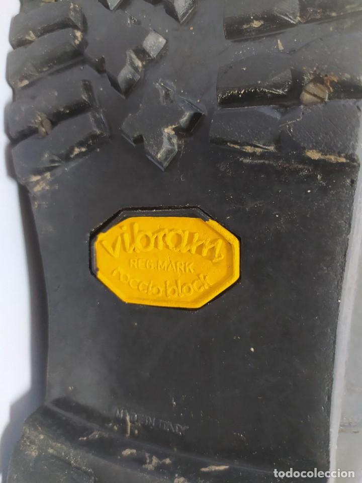 Coleccionismo deportivo: ANTIGUAS BOTAS ALTA MONTA&Ntilde;A VIBRAN. - Foto 22