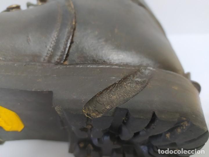 Coleccionismo deportivo: ANTIGUAS BOTAS ALTA MONTA&Ntilde;A VIBRAN. - Foto 24
