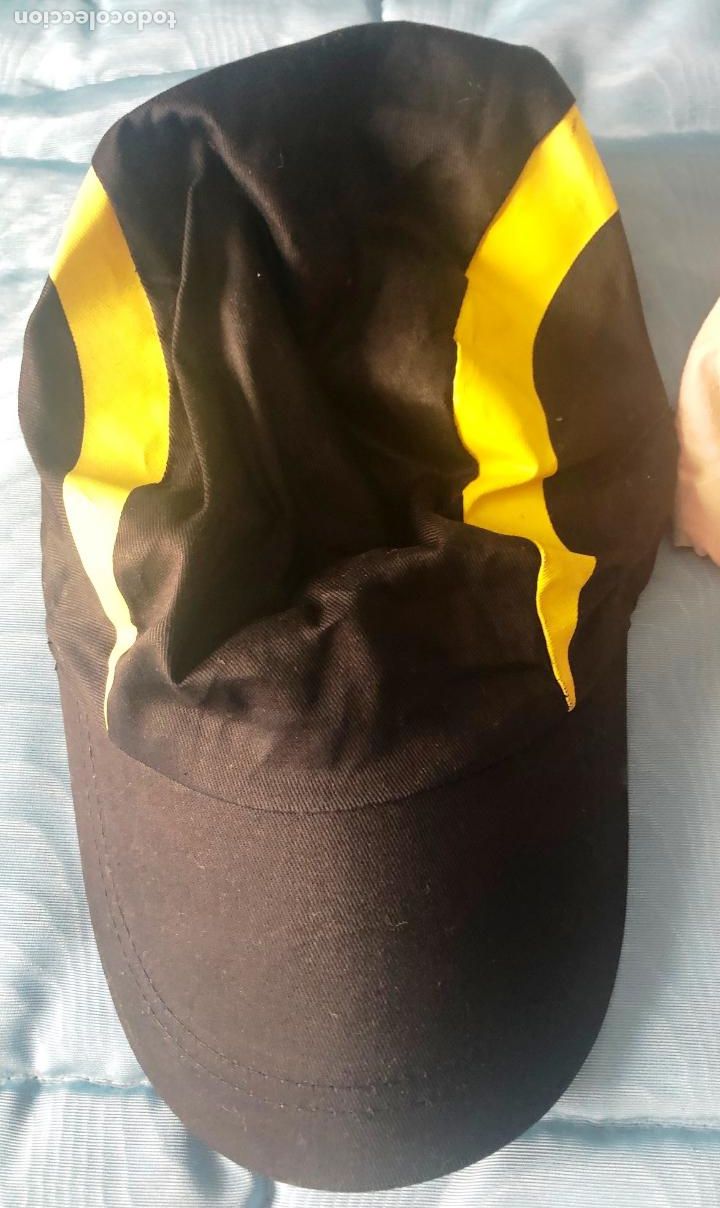 Coleccionismo deportivo: Lote de tres gorras de diversos estamentos. - Foto 3