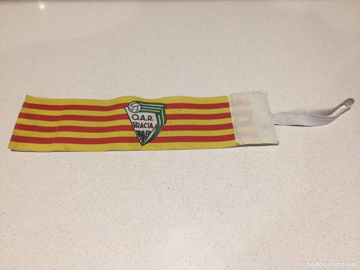 Coleccionismo deportivo: Brazalete capit&aacute;n OAR Gracia - Foto 2