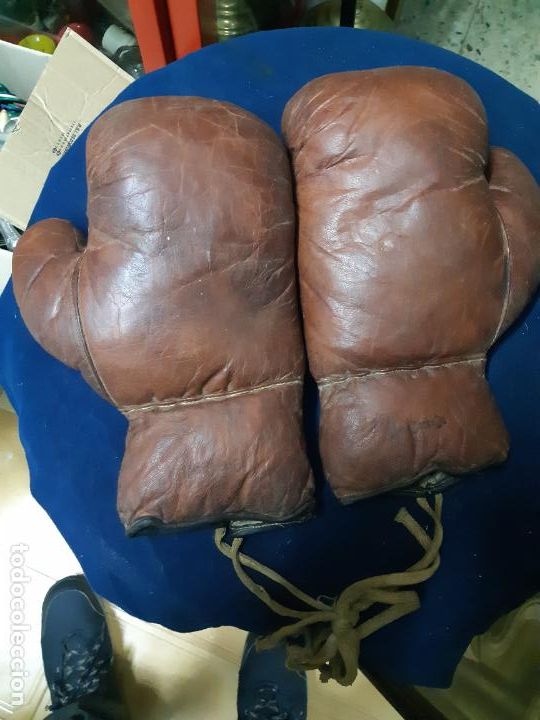 Coleccionismo deportivo: GUANTES DE BOXEO ANTIGUOS EN CUERO - Foto 1