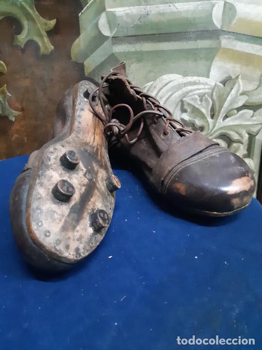 Coleccionismo deportivo: BOTAS ANTIGUAS DE RUGBY TODO CUERO - Foto 4