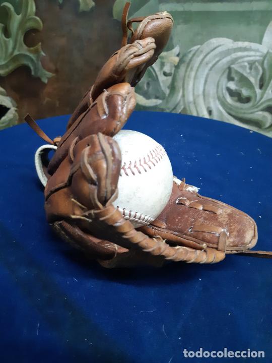Coleccionismo deportivo: ANTIGUO GUANTE DE BEISBOL Y PELOTA. - Foto 2