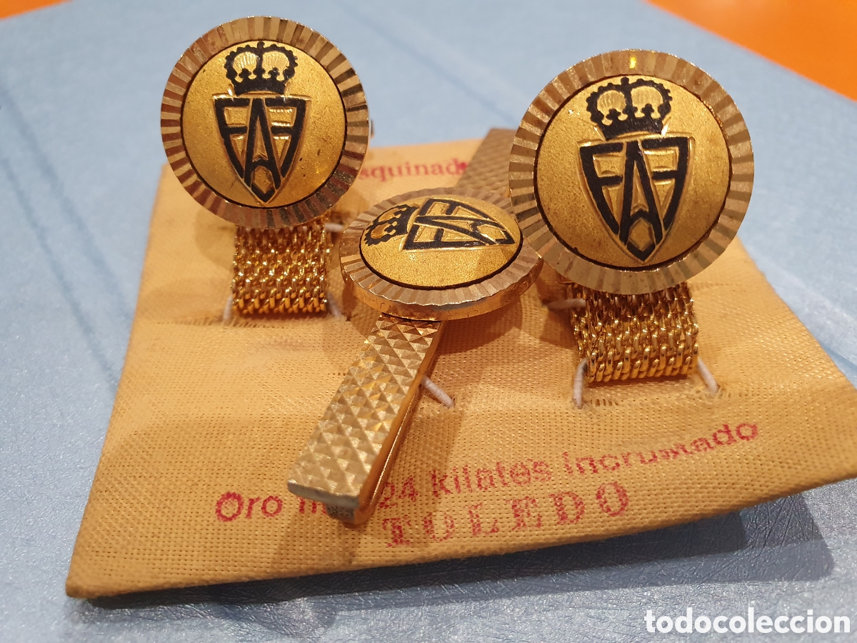 Coleccionismo deportivo: JUEGO PISACORBATAS Y GEMELOS DAMASQUINADOS CON ORO DE 24KILATES REAL FEDERACI&Oacute;N ASTURIANA DE F&Uacute;TBOL