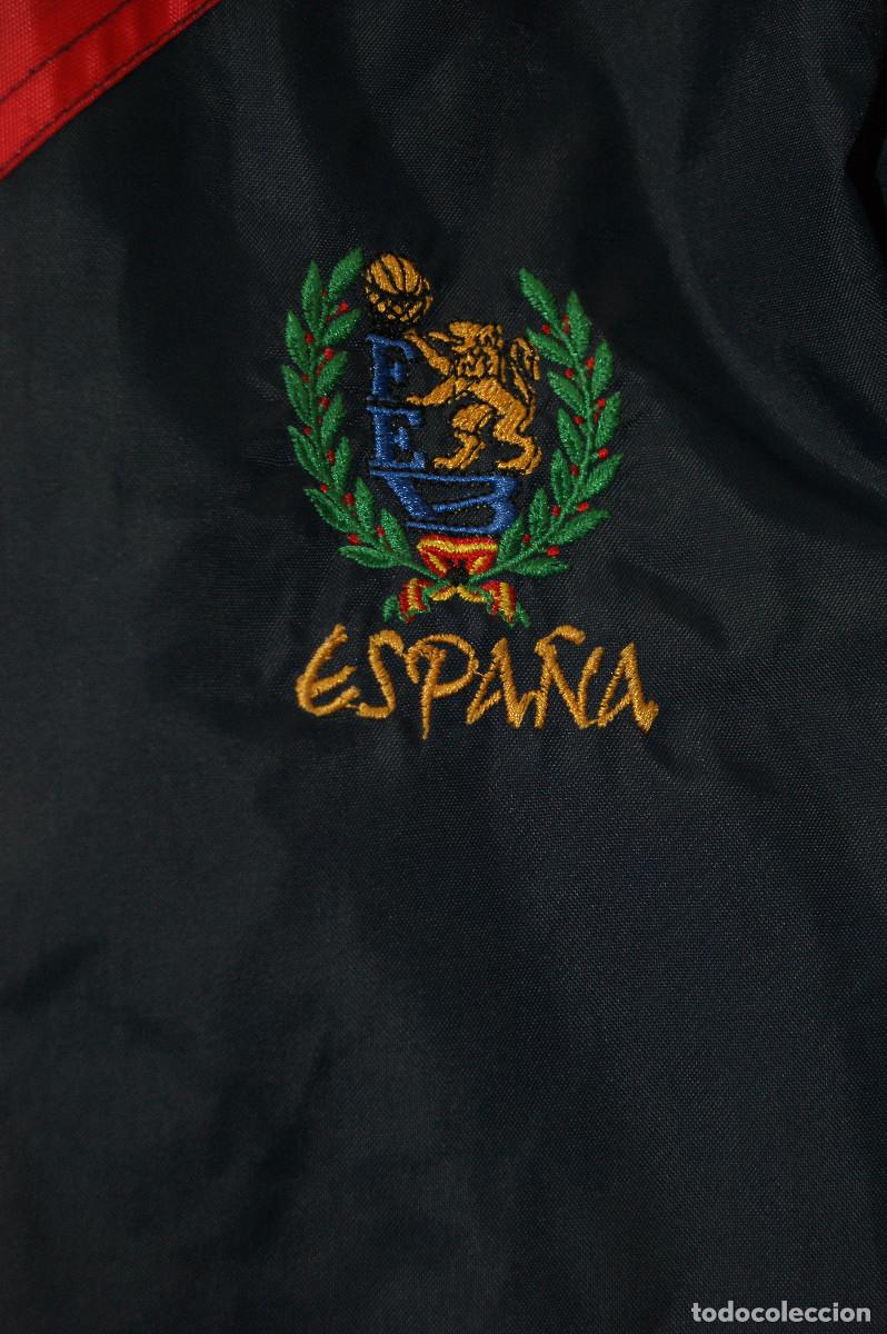 Coleccionismo deportivo: Chaqueta invierno. Selecci&oacute;n espa&ntilde;ola Sydney 2000. - Foto 2
