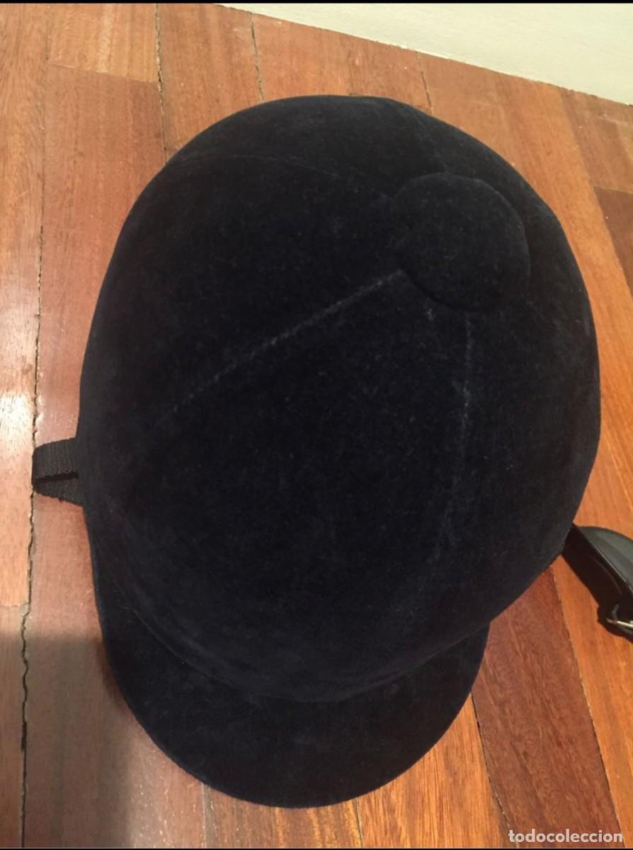 Coleccionismo deportivo: Casco h&iacute;pica terciopelo Wembley - Foto 1