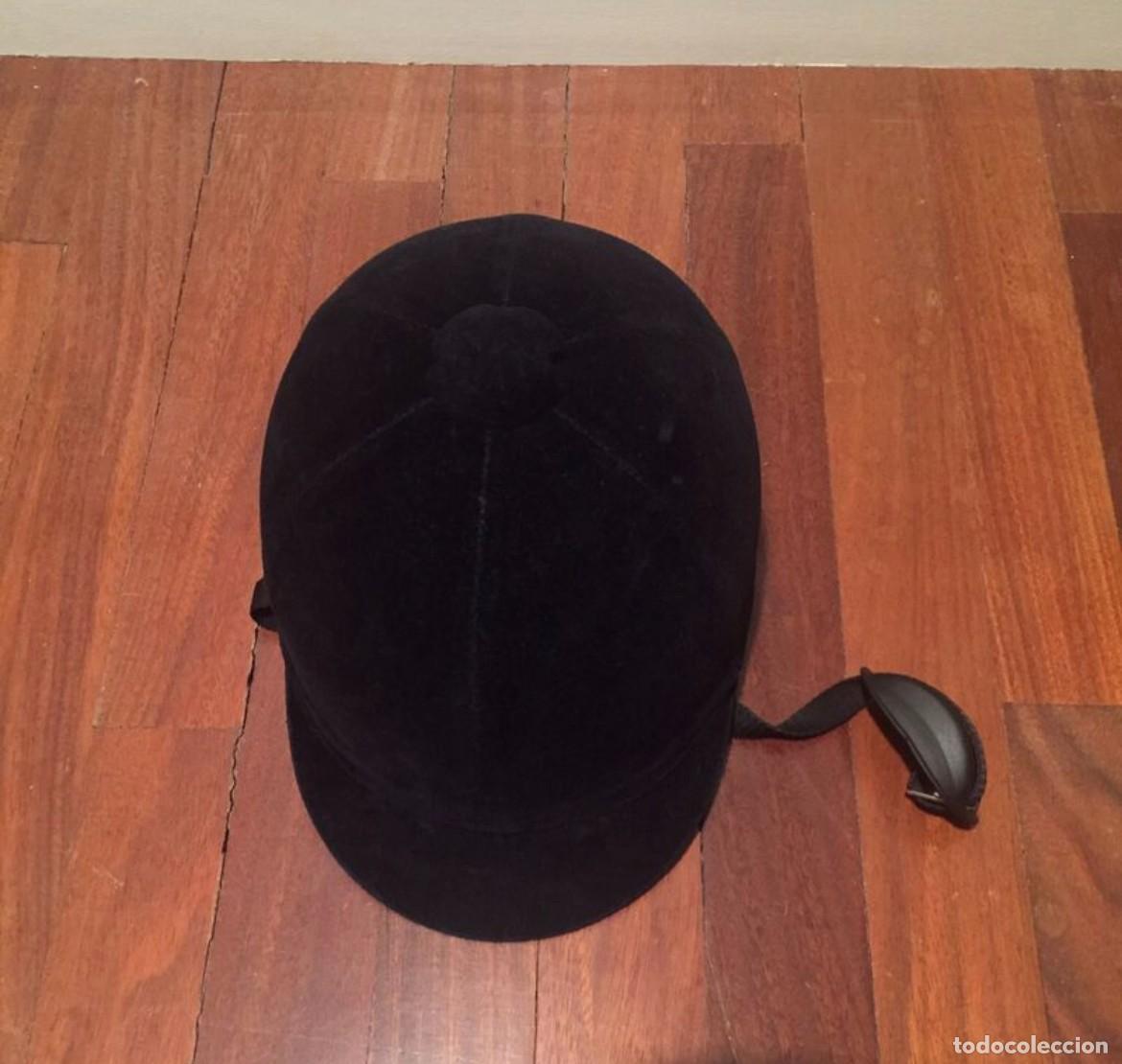 Coleccionismo deportivo: Casco h&iacute;pica terciopelo Wembley - Foto 2