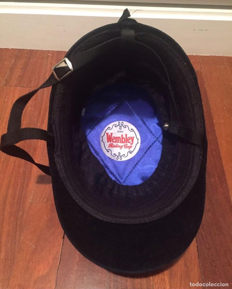 Coleccionismo deportivo: Casco h&iacute;pica terciopelo Wembley - Foto 3