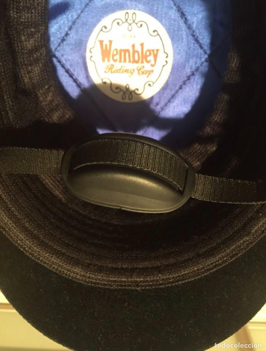 Coleccionismo deportivo: Casco h&iacute;pica terciopelo Wembley - Foto 4