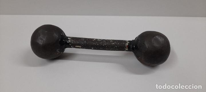 Coleccionismo deportivo: ANTIGUA PESA DE MANCUERNA PARA MUSCULACON . GINNASIO - Foto 2