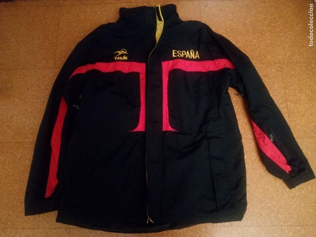 Coleccionismo deportivo: Chaqueton Impermeable Seleccion Espa&ntilde;ola de Balonmano - Foto 1