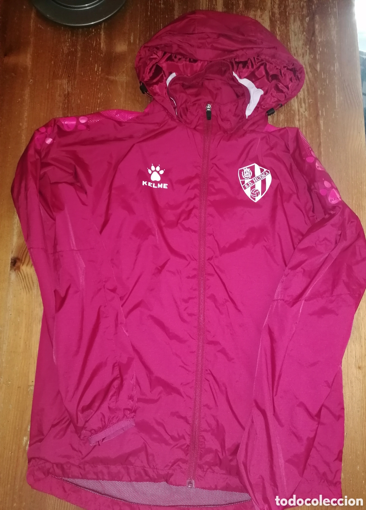 Coleccionismo deportivo: Chaqueta chubasquero S.D. HUESCA - Kelme - Foto 3