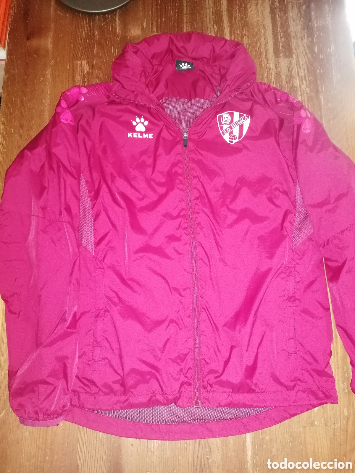 Coleccionismo deportivo: Chaqueta chubasquero S.D. HUESCA - Kelme - Foto 2
