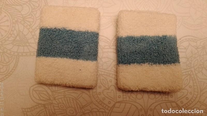 Coleccionismo deportivo: Mu&ntilde;equeras Tenis blanca y azul - Foto 1