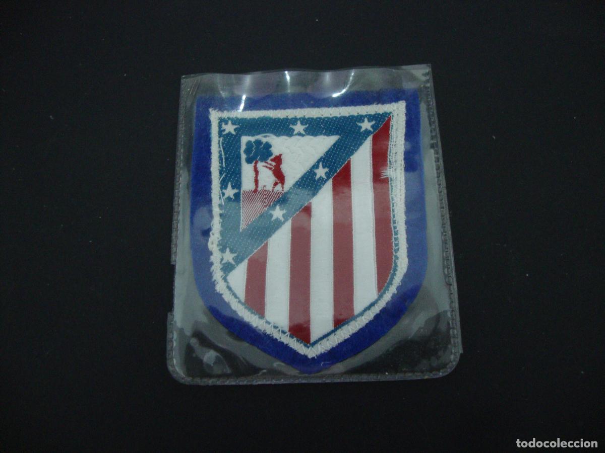Coleccionismo deportivo: ANTIGUO PARCHE BORDADO ESCUDO ATLETICO DE MADRID - Foto 1