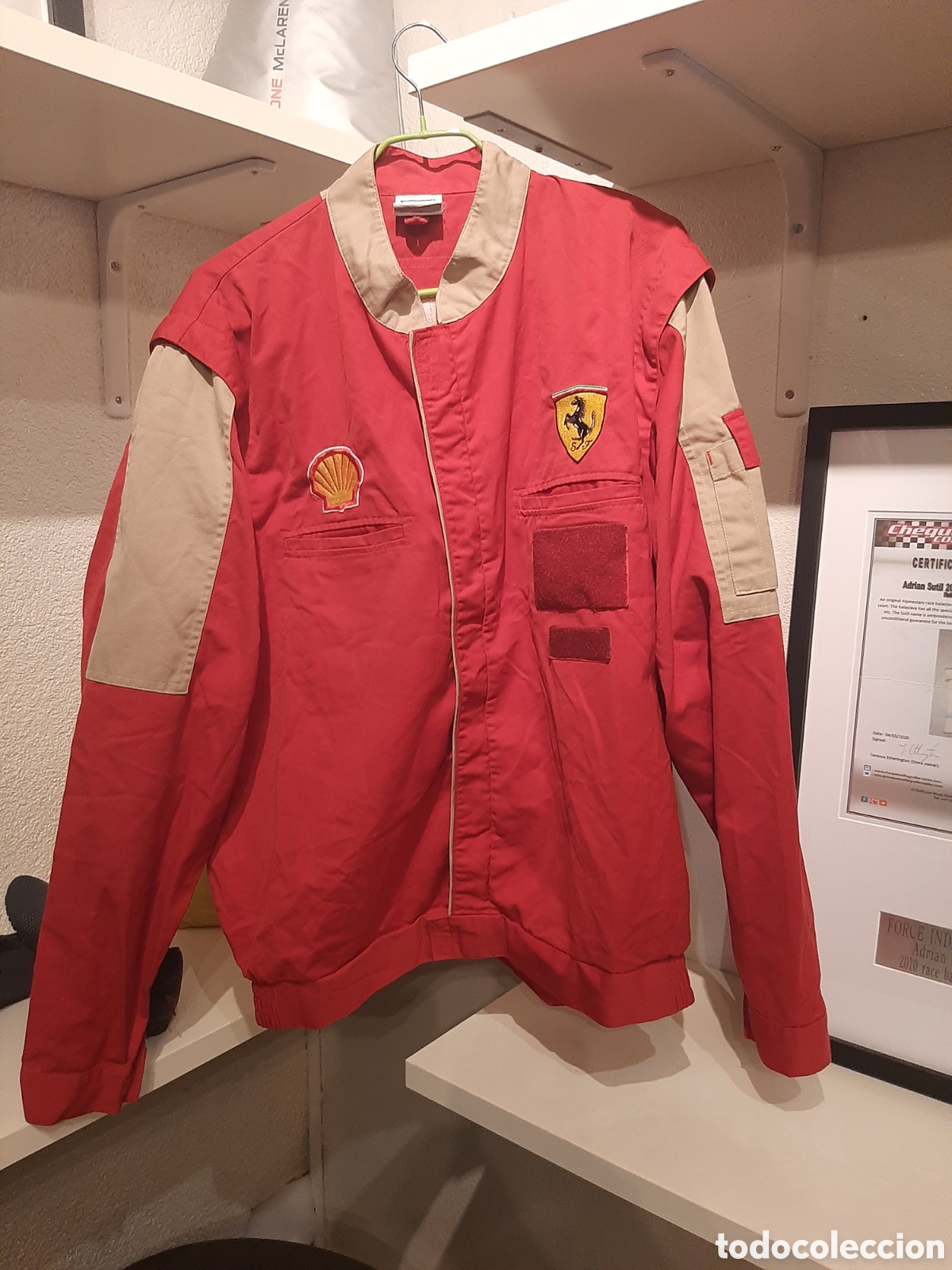 Coleccionismo deportivo: Chaqueta mec&aacute;nico f&aacute;brica Ferrari - Foto 2