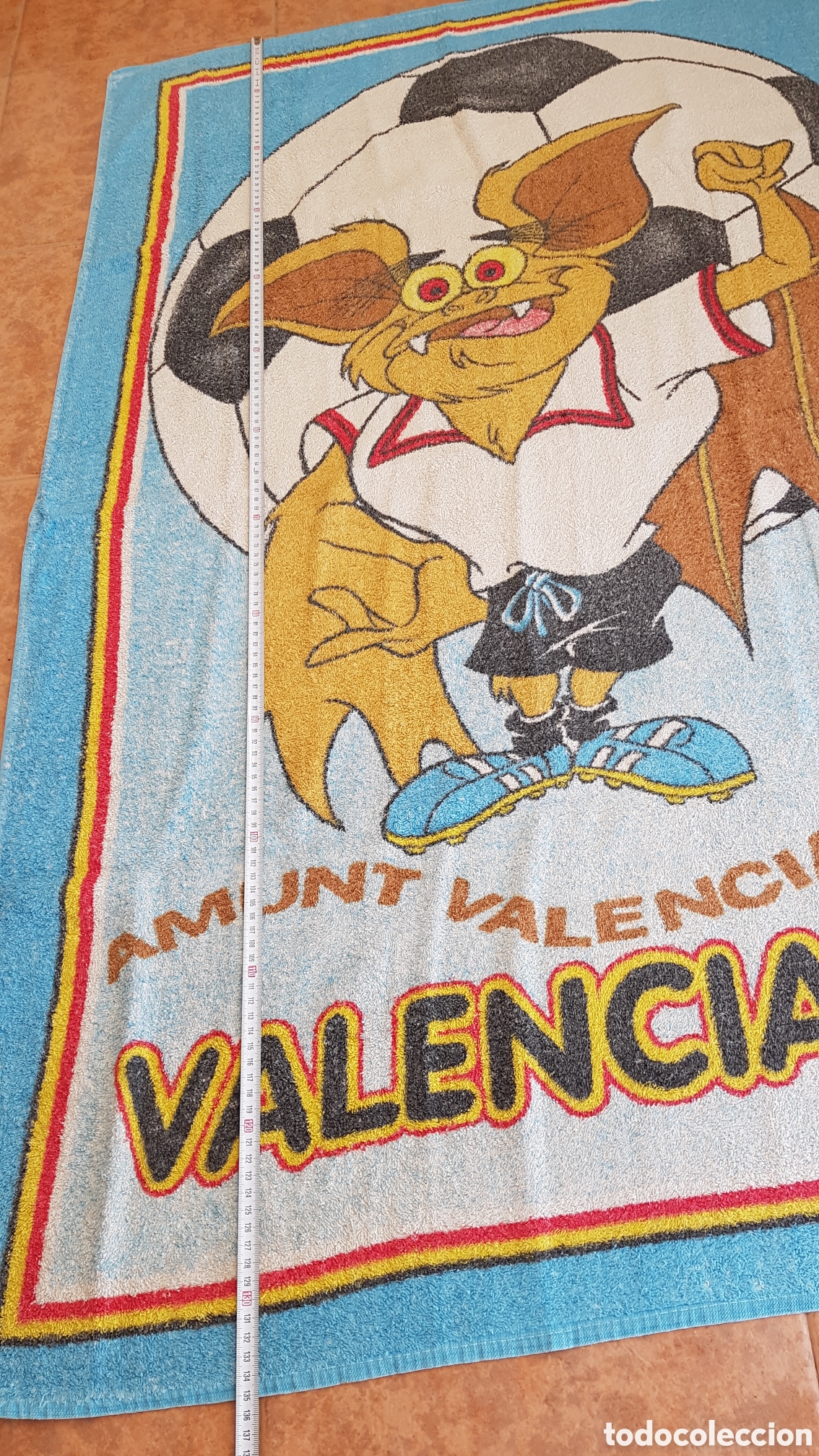 Coleccionismo deportivo: Toalla del Valencia antig&uuml;edad 25 a&ntilde;os - Foto 2