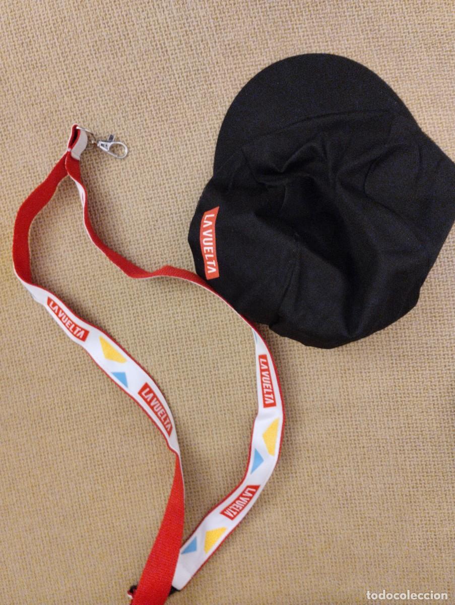 Coleccionismo deportivo: Landyard y gorra La Vuelta - Foto 1