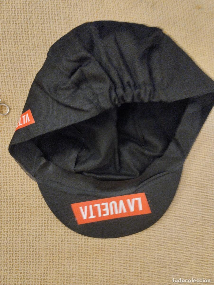 Coleccionismo deportivo: Landyard y gorra La Vuelta - Foto 2