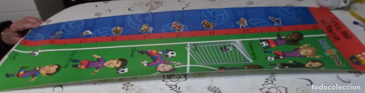 Coleccionismo deportivo: medidor de ni&ntilde;os con jugadores delo bar&ccedil;a - Foto 2